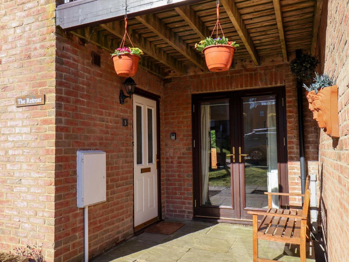 The Retreat Villa Whitby Exterior photo